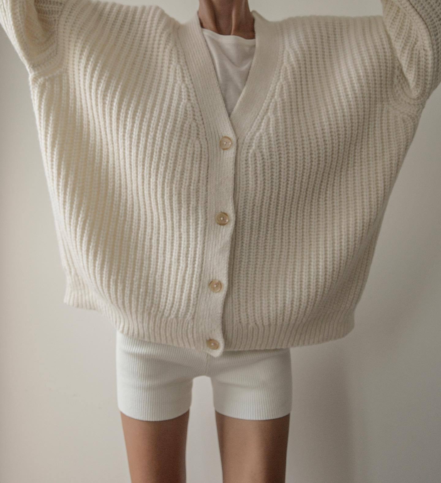 Fashionable loose V-neck sweater Cardigan