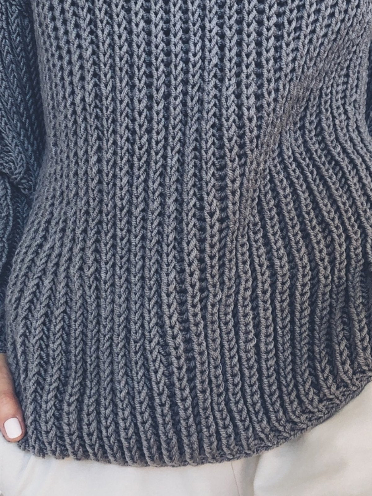 Gray Solid Knitted Round Neck Casual Sweater