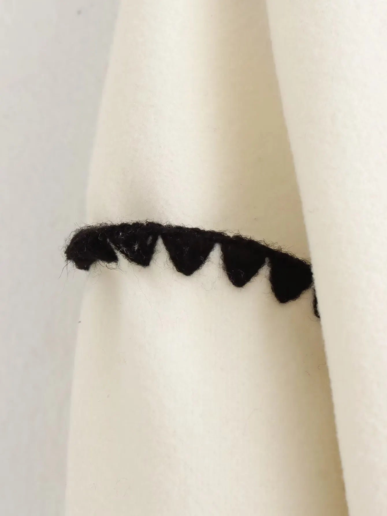 Elegant Crew-neck Edge Color Contrast Coat