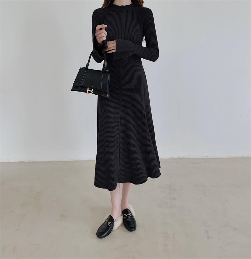 Elegant knitted front and rear two-wear niche dress in winter