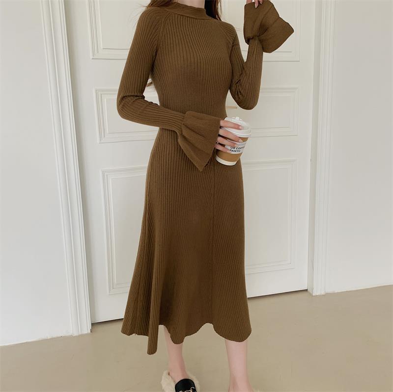 Elegant knitted front and rear two-wear niche dress in winter