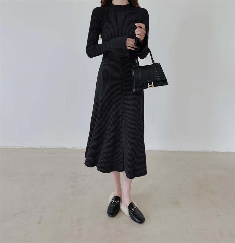 Elegant knitted front and rear two-wear niche dress in winter