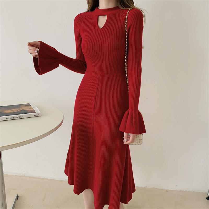 Elegant knitted front and rear two-wear niche dress in winter