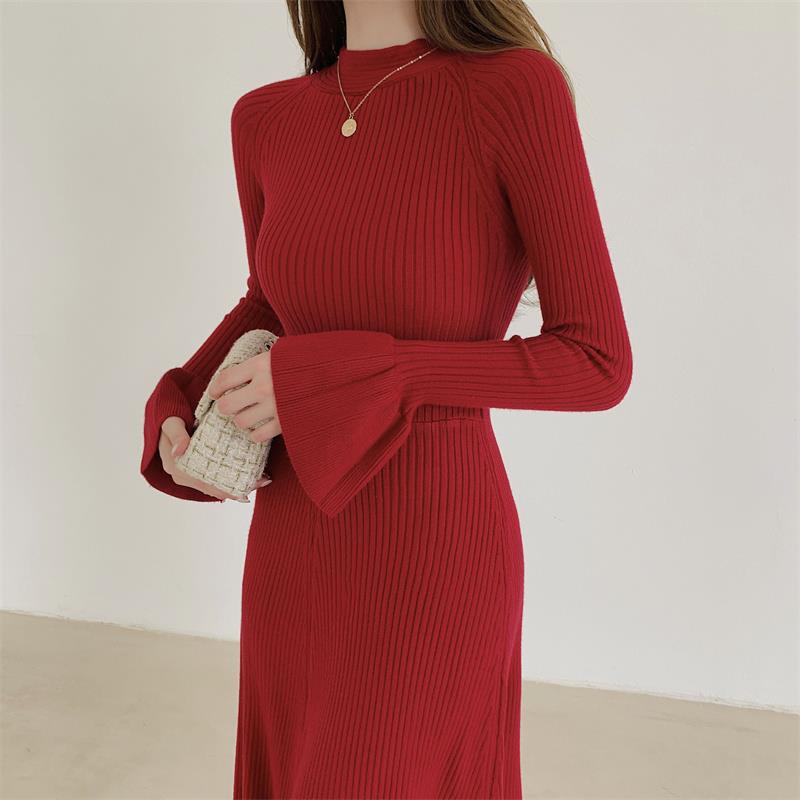 Elegant knitted front and rear two-wear niche dress in winter