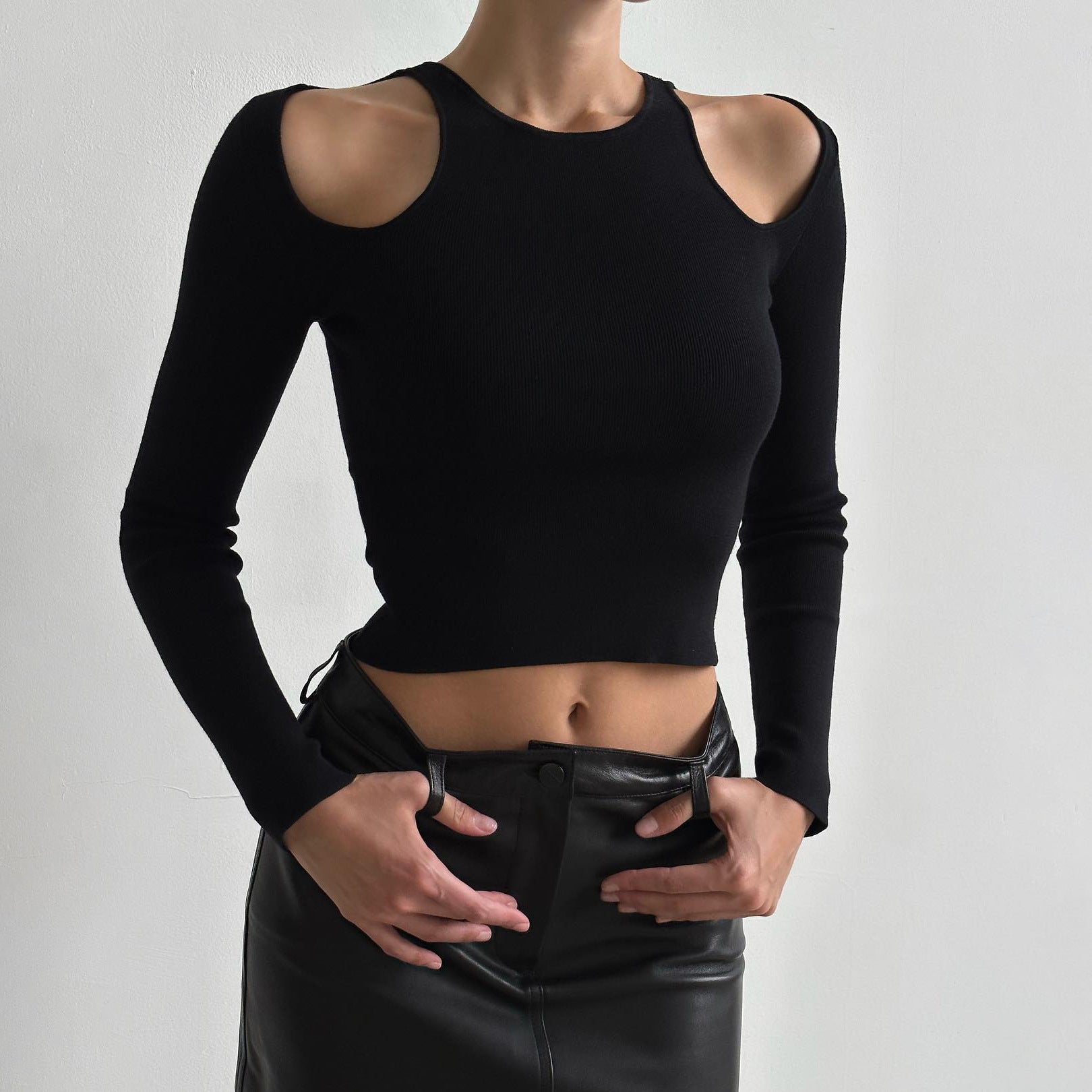 Navel-baring hot girl long-sleeved top