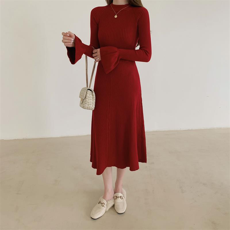 Elegant knitted front and rear two-wear niche dress in winter
