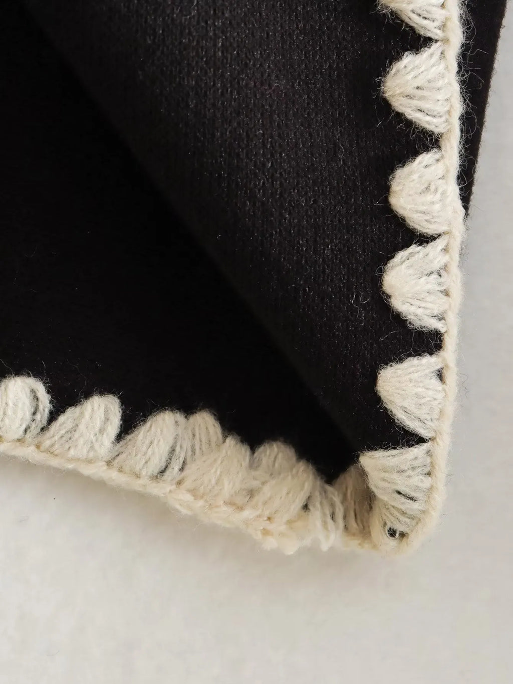 Elegant Crew-neck Edge Color Contrast Coat