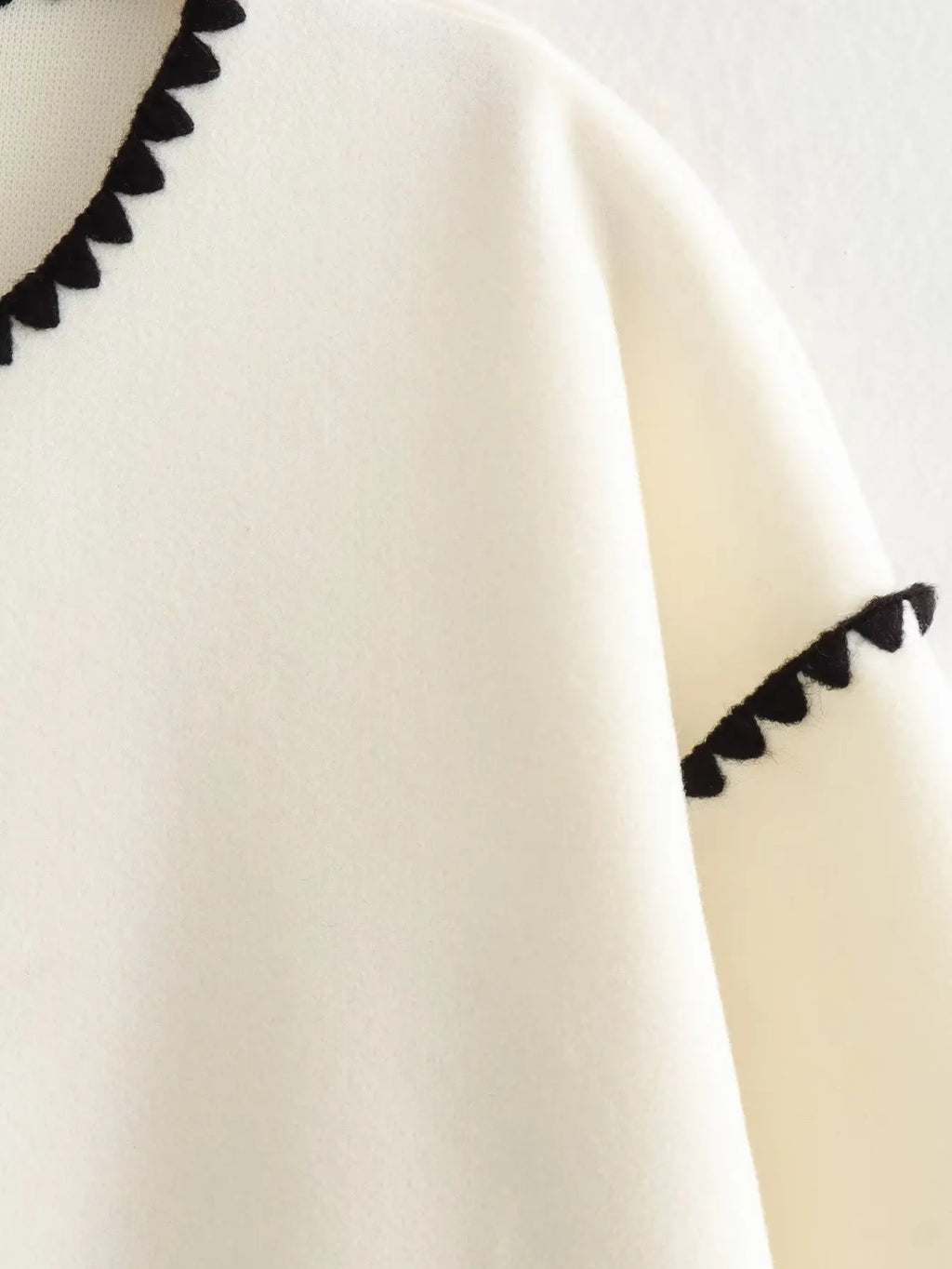 Elegant Crew-neck Edge Color Contrast Coat