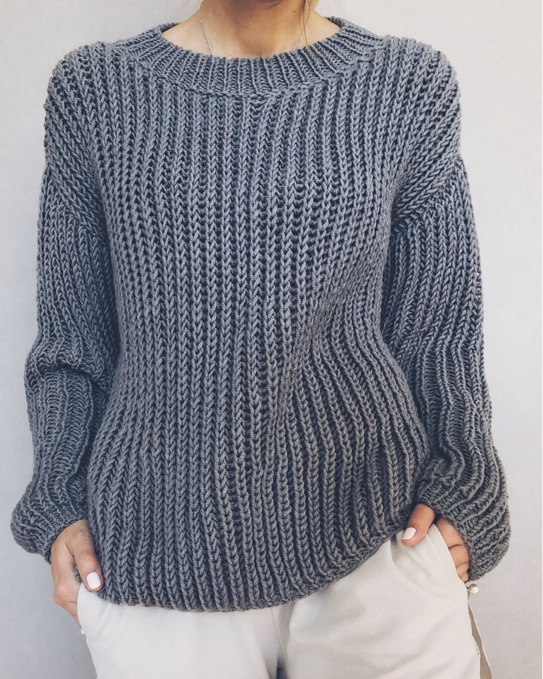 Gray Solid Knitted Round Neck Casual Sweater
