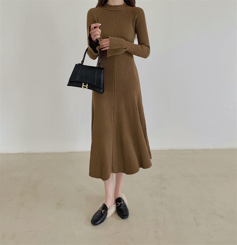 Elegant knitted front and rear two-wear niche dress in winter