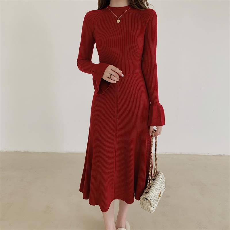 Elegant knitted front and rear two-wear niche dress in winter