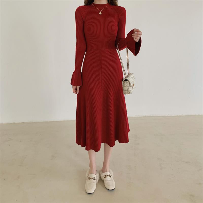 Elegant knitted front and rear two-wear niche dress in winter
